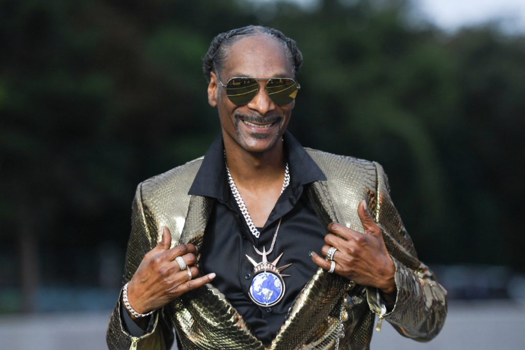 Snoop Dogg Takes Accountability, Delivers Message Of LGBTQ Love With New Song Snoop Dogg Takes Accountability, Delivers Message Of LGBTQ Love With New Song
