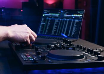 Designing for the modern DJ: an interview with the Traktor MX2 team Designing for the modern DJ: an interview with the Traktor MX2 team