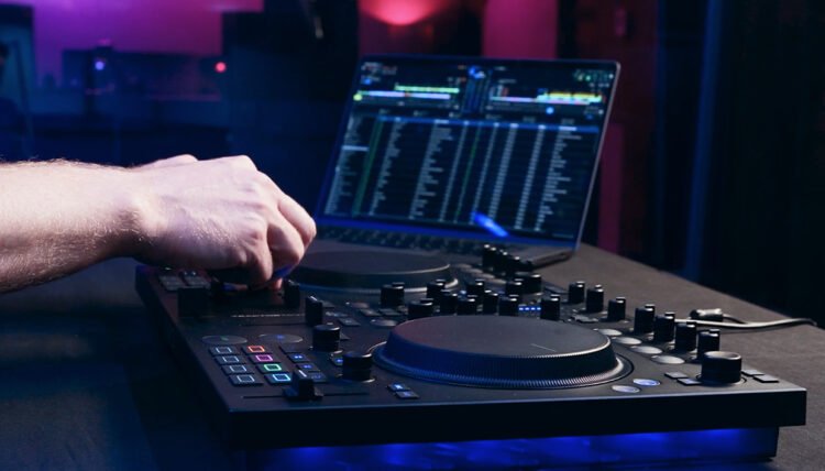 Designing for the modern DJ: an interview with the Traktor MX2 team Designing for the modern DJ: an interview with the Traktor MX2 team