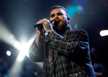 Teddy Swims $50 Amazon Sunglasses at Rock & Roll Hall of Fame Ceremony