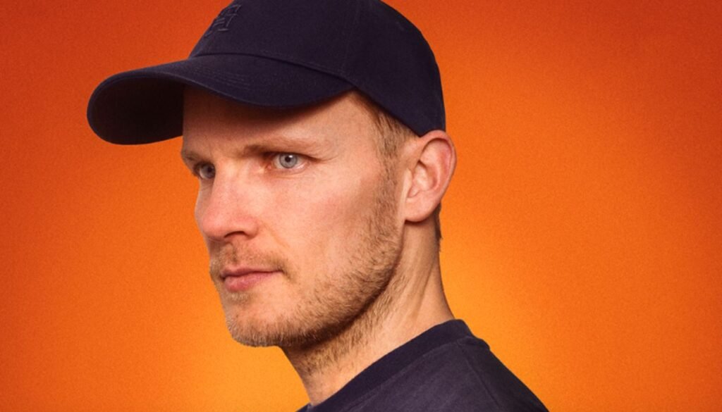 Mitch de Klein shares production habits from 10 years using Komplete