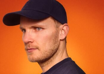 Mitch de Klein shares production habits from 10 years using Komplete