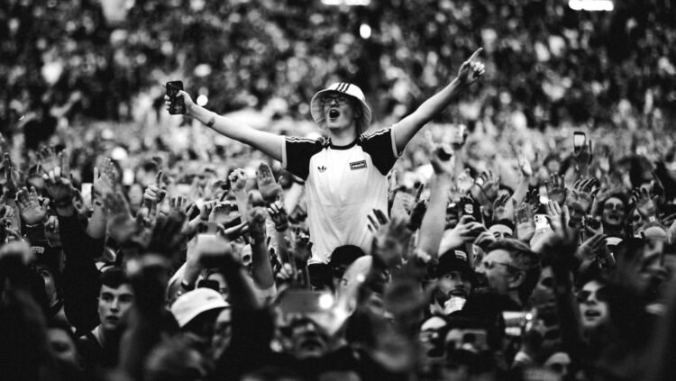 Oasis to open pop-up merch stores in London and Dublin after reunion tour