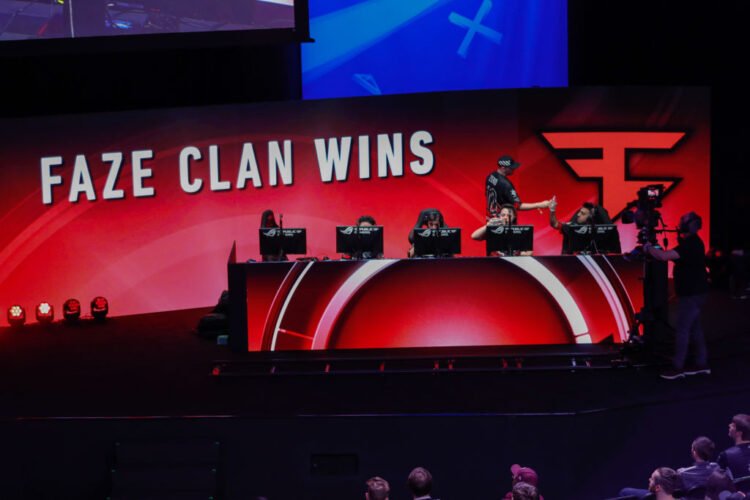 FaZe Clan Loses Five Members On Christmas Day, Social Media Reacts FaZe Clan Loses Five Members On Christmas Day, Social Media Reacts