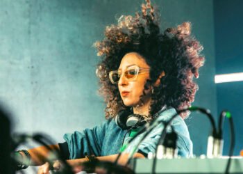 Hilit Kolet shares how she uses Komplete Kontrol to capture her raw energy