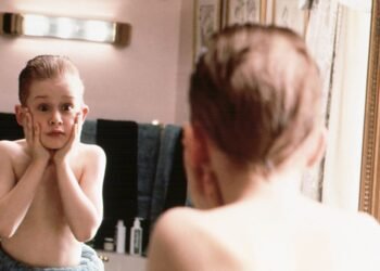 Holiday Films With Best Christmas Music Moments: Pop Shop Podcast