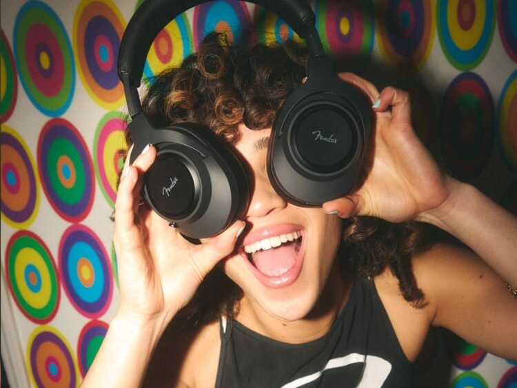 Fender forays into consumer audio with two Bluetooth speakers and a set of wireless over-ear headphones Fender forays into consumer audio with two Bluetooth speakers and a set of wireless over-ear headphones