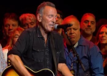 Bruce Springsteen Makes Surprise Concert Appearance