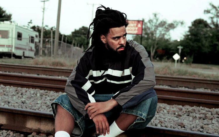 J. Cole’s ‘The Fall-Off’ Debuts At No. 1 On Billboard 200 With Huge First-Week Sales J. Cole’s ‘The Fall-Off’ Debuts At No. 1 On Billboard 200 With Huge First-Week Sales
