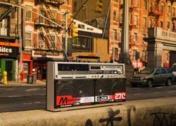 The Bumpboxx BB-777 is a modern twist on a classic boombox from the ’80s