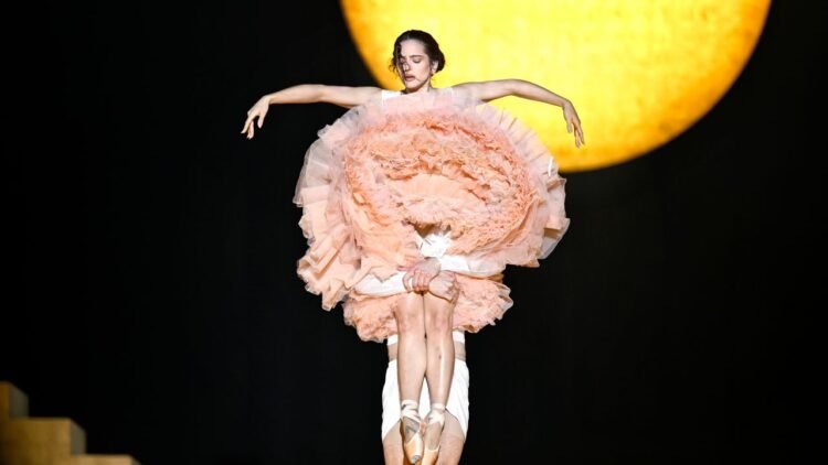 Here’s What Went Down at Rosalia’s Lux Tour Opener