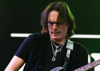 Steve Vai’s Spark That Rewired a New Version of Van Halen’s “Jump