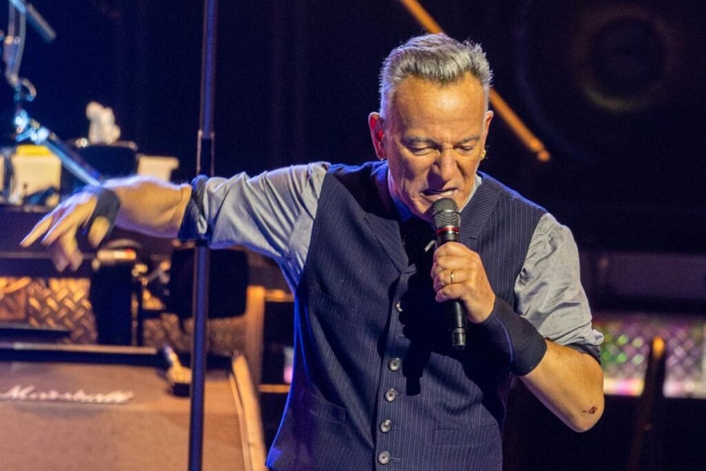 Bruce Springsteen Takes the High Road in Austin: Review + Photos
