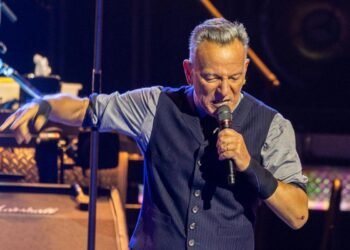 Bruce Springsteen Takes the High Road in Austin: Review + Photos