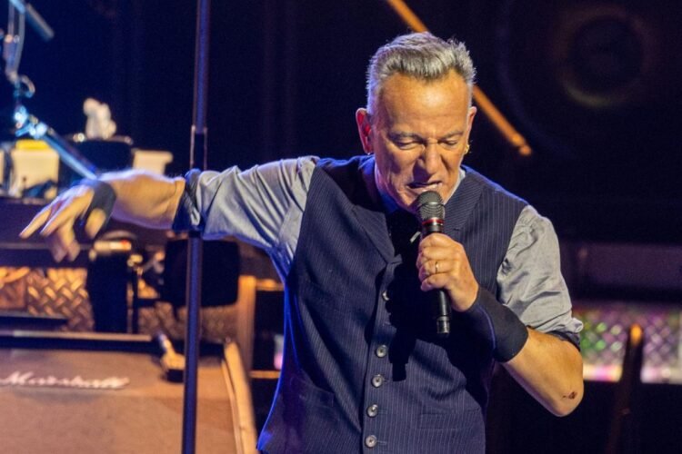 Bruce Springsteen Takes the High Road in Austin: Review + Photos