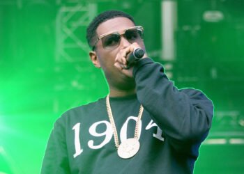Jay Electronica Jumps Into Crowd & Confronts Fans For Booing Him At L.A. Show: “They P*ssy!”