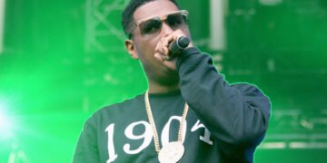 Jay Electronica Jumps Into Crowd & Confronts Fans For Booing Him At L.A. Show: “They P*ssy!”