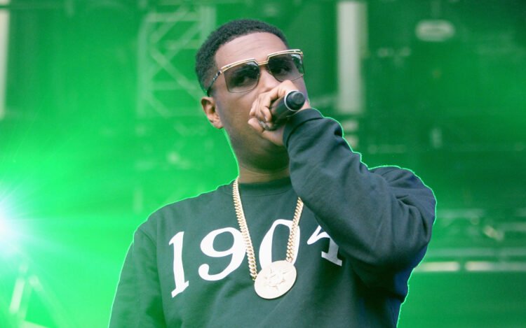 Jay Electronica Jumps Into Crowd & Confronts Fans For Booing Him At L.A. Show: “They P*ssy!”