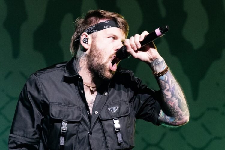 Beartooth's Caleb Shomo Comes Out as a 'Proudly Gay Man' Beartooth’s Caleb Shomo Comes Out as a ‘Proudly Gay Man’