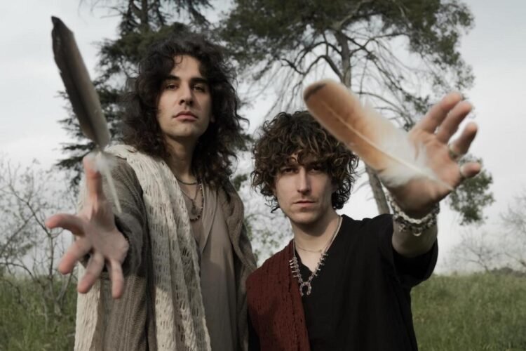 Listen to Stanley Simmons’ Folky New Single ‘Temporary Love’