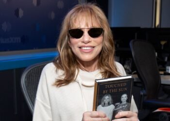 Carly Simon Readies First Album of Original Songs Since 2008