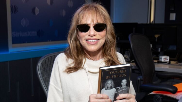 Carly Simon Readies First Album of Original Songs Since 2008 Carly Simon Readies First Album of Original Songs Since 2008