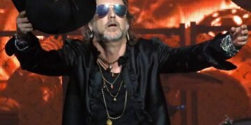 The Black Crowes’ Robinson Booed After Mocking Fans’ ‘USA’ Chant