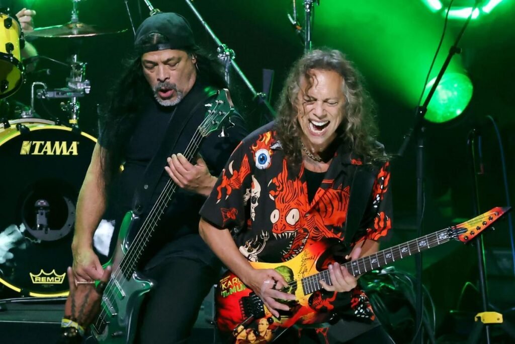Metallica Covers Forbidden '60s Pop Classic at Welsh Stadium