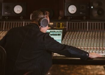 Audeze brings its SLAM tech to the Manny Marroquin Signature Series with the MM-520