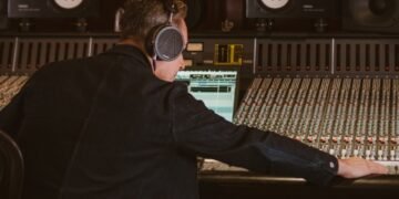 Audeze brings its SLAM tech to the Manny Marroquin Signature Series with the MM-520