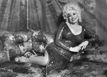 Social Media Shows Off The “Girls” For Dolly Parton #4Dolly