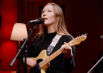 Watch Julia Jacklin Cover Sugar Ray’s “Every Morning”
