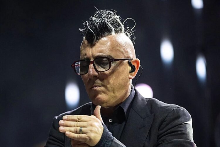 Maynard James Keenan Shares Message on Hip Replacement Surgery Maynard James Keenan Shares Message on Hip Replacement Surgery