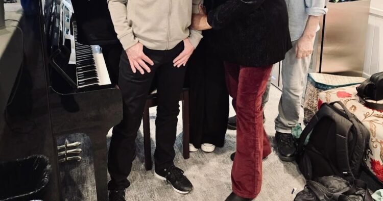 SOUND FIST: JOHNNY HATES JAZZ & JAKI GRAHAM SOUND FIST: JOHNNY HATES JAZZ & JAKI GRAHAM