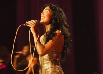 Olivia Dean Puts ‘The Art Of Loving’ On Glamorous Display at Madison Square Garden