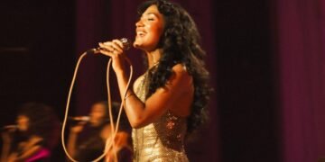 Olivia Dean Puts ‘The Art Of Loving’ On Glamorous Display at Madison Square Garden