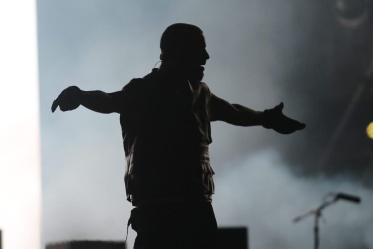 Drake Makes Appears at Don Toliver's Toronto Show to Perform 'ICEMAN' Drake Makes Appears at Don Toliver’s Toronto Show to Perform ‘ICEMAN’