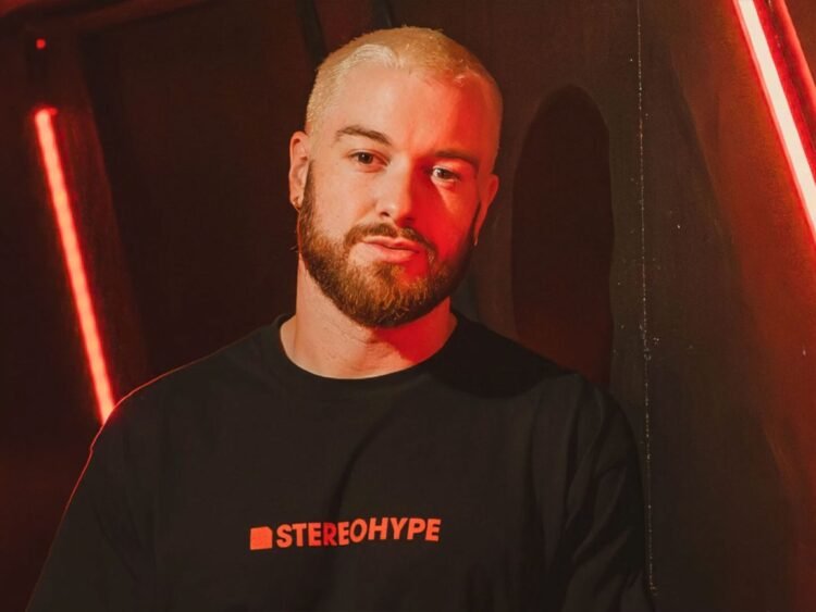 James Hype reveals ridiculous new 16-DECK DJ rig – and Deadmau5 loves it James Hype reveals ridiculous new 16-DECK DJ rig – and Deadmau5 loves it