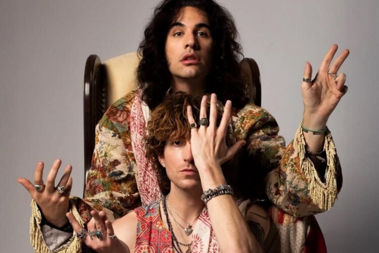 Watch Stanley Simmons’ New Video for Moody Song ‘Cold’ Watch Stanley Simmons’ New Video for Moody Song ‘Cold’