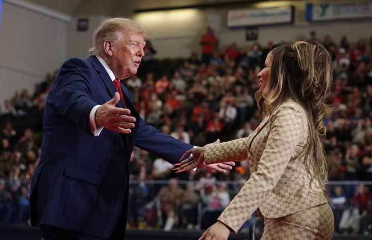 Donald Trump Fawns Over Nicki Minaj’s Enhanced Cakes In Bizarre Rally Moment Donald Trump Fawns Over Nicki Minaj’s Enhanced Cakes In Bizarre Rally Moment
