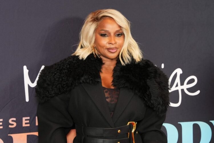 Mary J. Blige Puts Heckler on Blast During Las Vegas Residency Concert Mary J. Blige Puts Heckler on Blast During Las Vegas Residency Concert